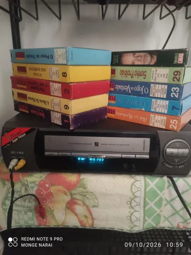 Vídeo cassete Sharp com controle + 10 fitas VHS