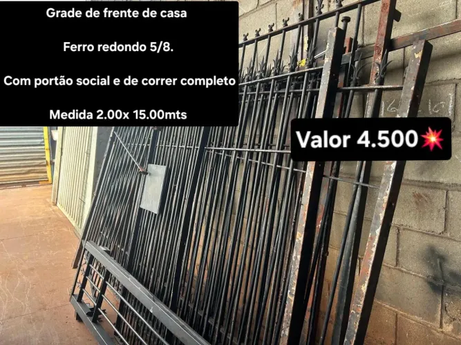 Grade de frente de casa com portão Social