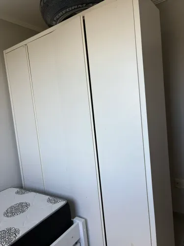 Guarda-roupa branco