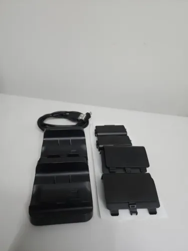 Base Carregadora para Xbox One e Series + 2 Baterias e 4 Tampas