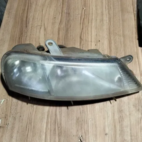 Farol Dianteiro Direito Chevrolet Celta 2001 a 2006