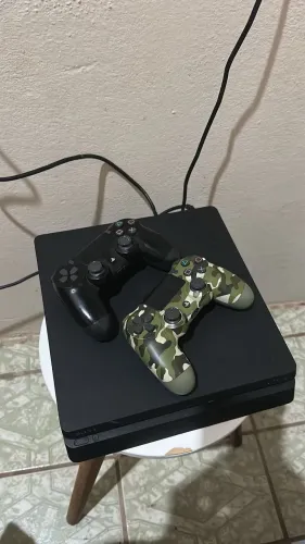 Vendo PS4 NOVO com 2 controles!