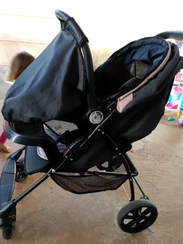 Carrinho de bebê menina Galzerano 