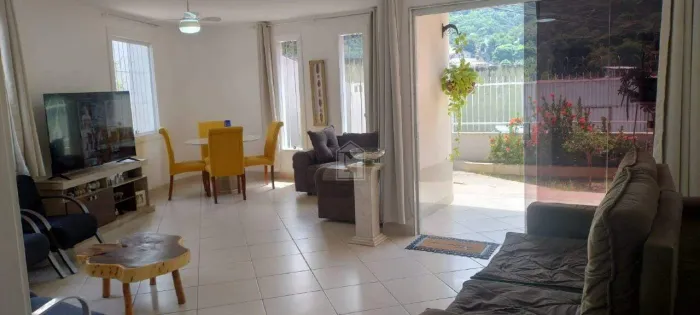 Livia Machado Imóveis VENDE Casa com 4 Quartos, Energia Solar e Área Gourmet à Venda em Fr
