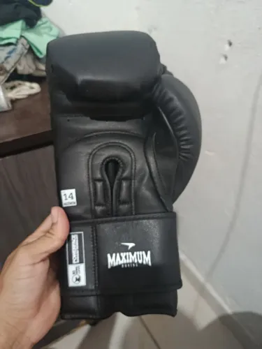 Vendo par de luvas original com 1 mês de uso