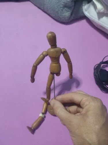 Boneco ventríloquo com defeito
