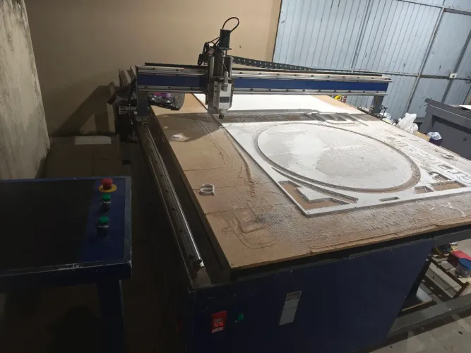 Router CNC Industrial de 320cm x 210 cm. 100% operativa + portátil + kit de fresas