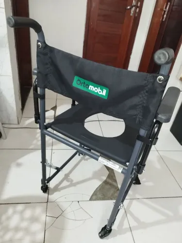 CADEIRA DE BANHO RESISTENTE 