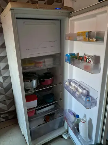Vende-se geladeira usada caso interesse *18)