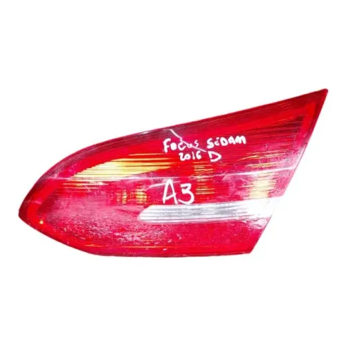 LANTERNA DIREITA DO FORD FOCUS SEDAN 16