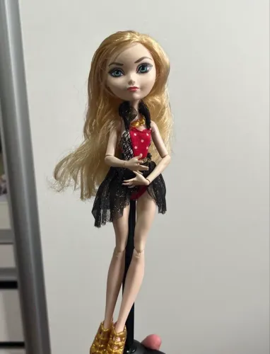 Ever after high apple praia