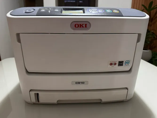 Impressora Laser Colorida OKI C610 - Para Manutenção ou Retirada de Peças
