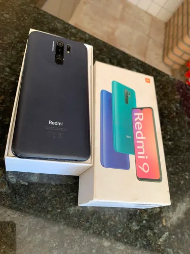 Vendo celular Redmi nove,em ótimo estado de uso,detalhe,tela trincada.