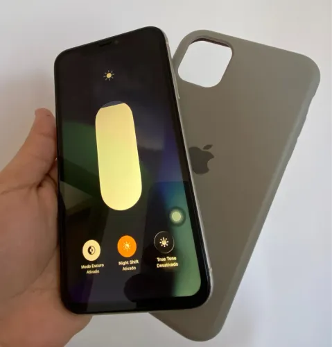Vendo iPhone 11 branco completo