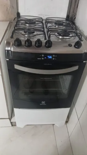Fogão elétrico da Electrolux com bloqueador forno 4 boca