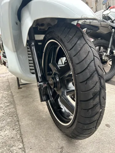 Veículo impecável pronto para andar !