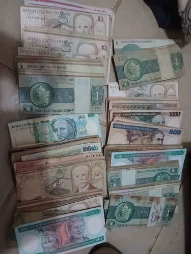 Vendo células e moedas antigas