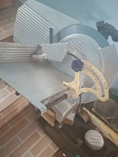 Fatiadora cortador de frios Gural glp 330