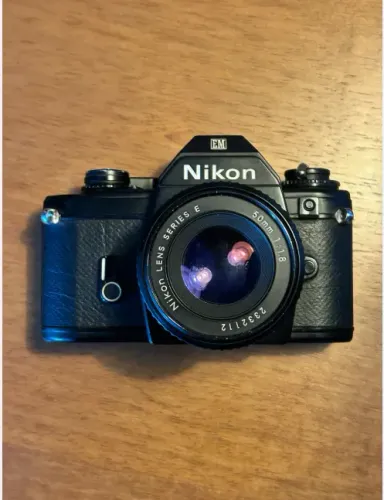 Camera nikon Em com lente