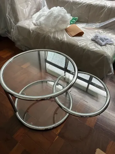 Mesa de centro tubular estilo modernista