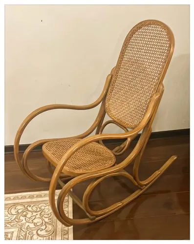 Cadeira de Balanço Vintage Estilo Thonet - Madeira e Palhinha