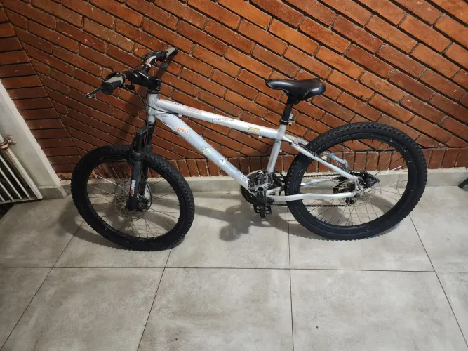 Bike de alumínio aro 24