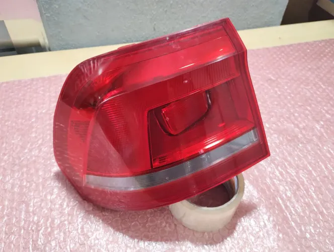 Lanterna esquerda canto Volkswagen Fox 2015 2020 original usada pequeno detalhe CD 420