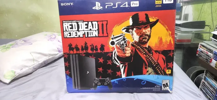 Vendo Ps4 pro com caixa, manual, fone, jogo( red dead II) e dois controles