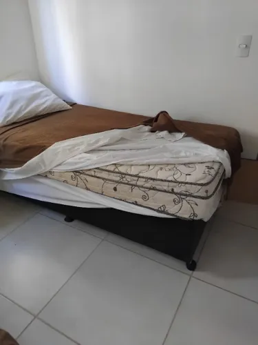 Cama de solteiro com colchao