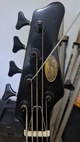 Baixo Stagg 5 cordas