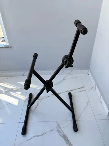 Suporte de chão para caixa/amplificador