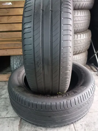 2 PNEUS 215/55R17 MICHELIN $175,00 CADA