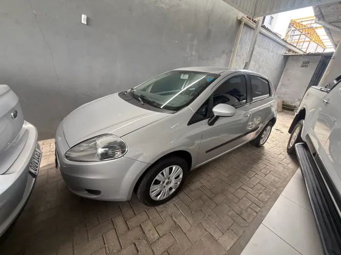 Fiat Punto Attractive 1.4 Fire Flex 8V 5P 2011