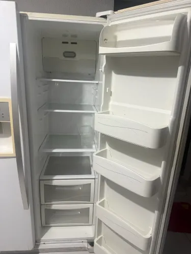 Geladeira Electrolux 2 portas.