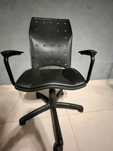 cadeira de escritório ergonômica com rodinhas