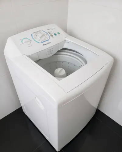 Máquina de Lavar Roupas Electrolux 12kg com Capa