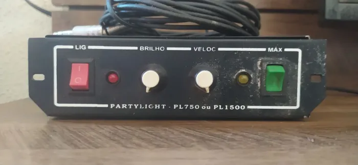 Controle do Estribo Party light PL-750
