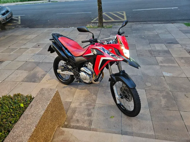 Xre 300 2023