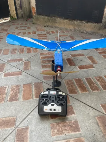 Avião de controle remoto