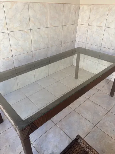 Mesa com tampo de vidro