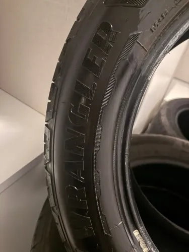 Pneus 255/55/20 Goodyear