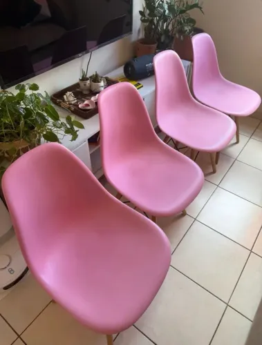 Cadeiras eames rosa