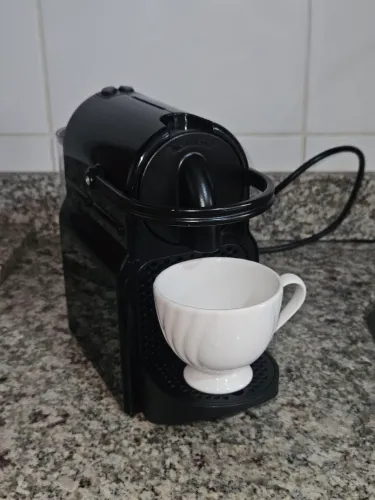 Vendo cafeteira Nespresso de cápsulas 