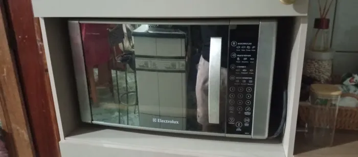 Vendo essa microondas da marca Eletrolux inox espelhado 2em1 microondas e Grill touch 
