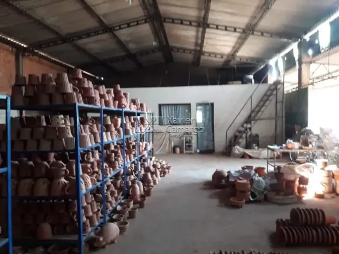 Barracão à venda no Distrito Industrial, em Cordeirópolis.