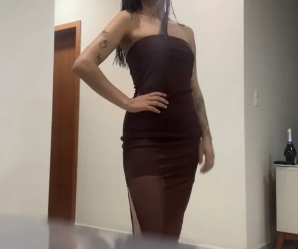 Vende-se vestido usado uma única vez