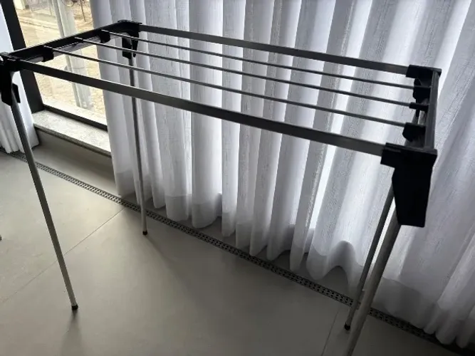 Varal em alumínio compacto