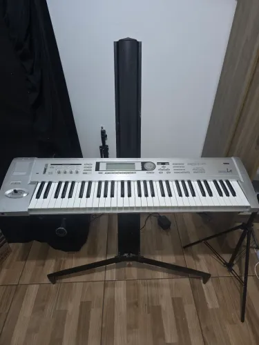 Teclado Korg Triton le 61