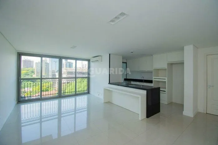 Apartamento Semimobiliado de 2 Dormitórios e duas vagas no Três Figueiras!