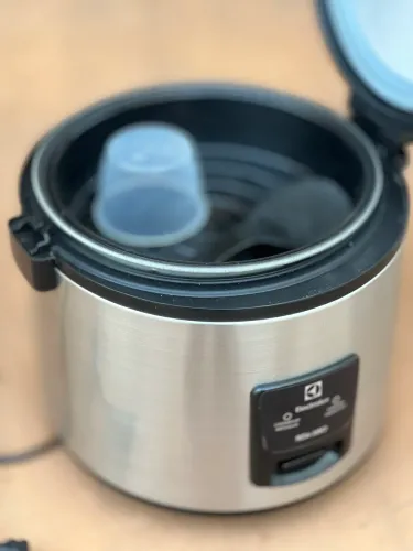 Panela de Arroz Elétrica Electrolux 2 em 1